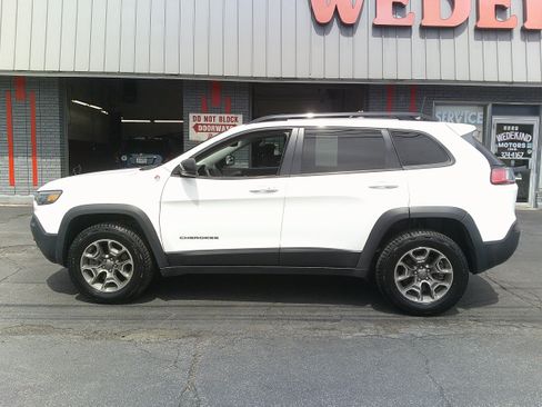 Used 2022 Jeep Cherokee Trailhawk w/ Comfort/Convenience Group AWD/4WD image 2