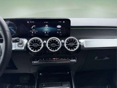 Certified 2022 Mercedes-Benz GLB 250 4MATIC image 13
