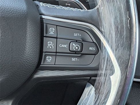 New 2025 Jeep Grand Cherokee L Altitude image 18