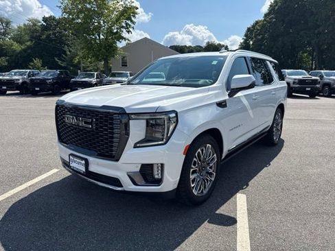 Used 2023 GMC Yukon Denali Ultimate AWD/4WD image 2