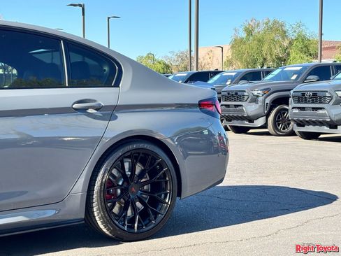 Used 2022 BMW M550i xDrive w/ Dynamic Handling Package AWD/4WD image 9