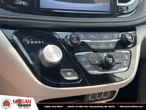 Used 2023 Chrysler Pacifica Touring-L FWD image 22