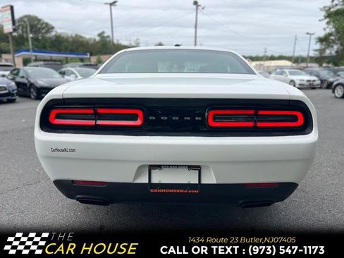 Used 2015 Dodge Challenger SXT image 11