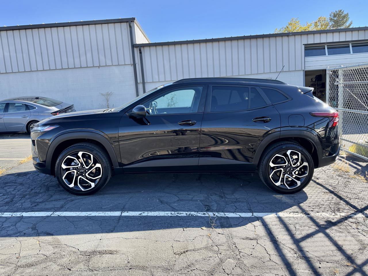 Used 2024 Chevrolet Trax RS w/ Sunroof Package FWD image 25
