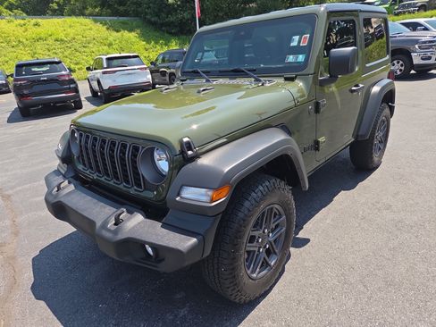 Used 2024 Jeep Wrangler Sport AWD/4WD image 8
