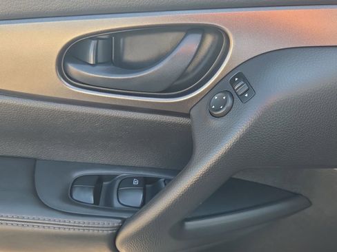 Used 2020 Nissan Rogue Sport S AWD/4WD image 14