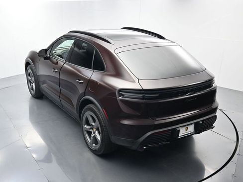 Certified 2025 Porsche Macan 4 Electric image 37