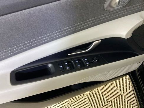 Used 2023 Hyundai Elantra Limited w/ Preferred Accessory Package image 26