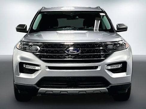 Used 2024 Ford Explorer XLT w/ Equipment Group 202A AWD/4WD image 2