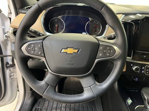 Used 2023 Chevrolet Traverse Premier AWD/4WD image 17