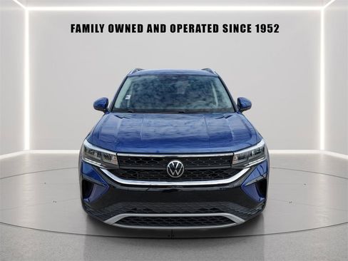 Certified 2023 Volkswagen Taos SE image 10