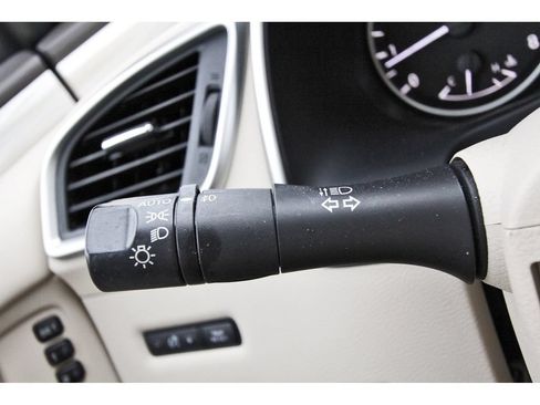 Used 2018 Nissan Murano SL FWD image 17