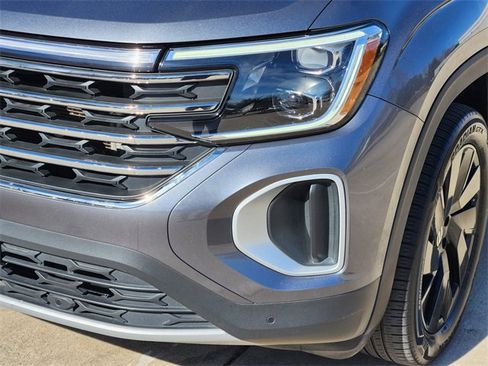 Used 2024 Volkswagen Atlas SE w/ Black Wheel Package image 9