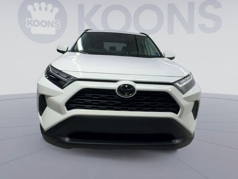 Used 2025 Toyota RAV4 XLE AWD/4WD image 4