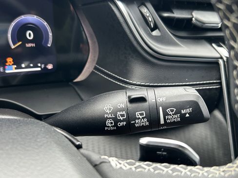 Used 2023 Jeep Grand Cherokee Laredo image 23