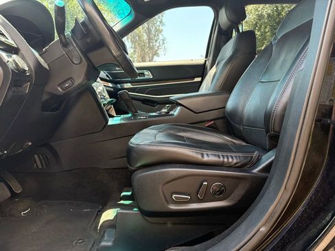 Used 2017 Ford Explorer Limited w/ Equipment Group 301A FWD image 9