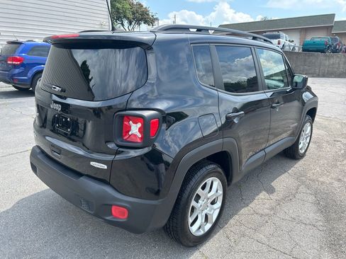 Used 2018 Jeep Renegade Latitude w/ UConnect 8.4 Nav Group AWD/4WD image 6