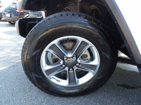 Used 2018 Jeep Wrangler Unlimited Sahara AWD/4WD image 27