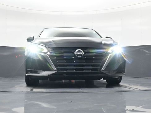 Used 2023 Nissan Altima 2.5 SV w/ SV Premium Package FWD image 17