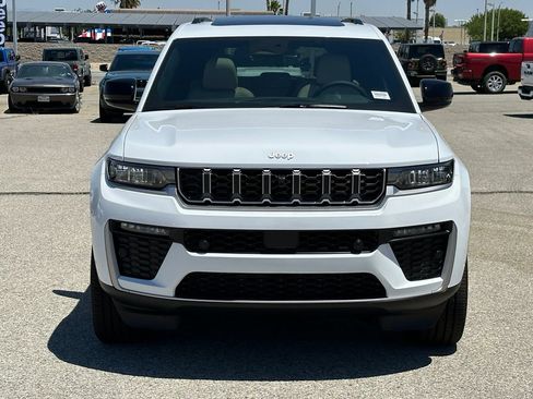 New 2026 Jeep Grand Cherokee L Limited w/ Luxury Tech Group II AWD/4WD image 12