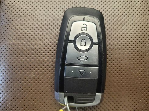 Used 2017 Lincoln MKC Reserve w/ Lincoln MKC Climate Package FWD image 32