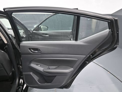 Used 2025 Nissan Altima 2.5 SV FWD image 14