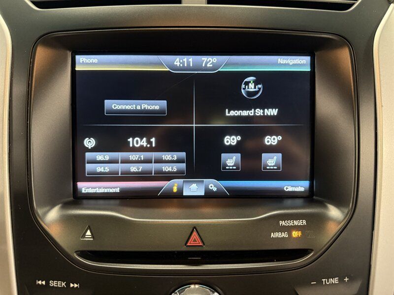 Used 2015 Ford Explorer XLT w/ Equipment Group 202B AWD/4WD image 32