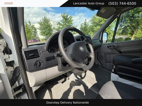 Used 2007 Dodge Sprinter 2500 RWD image 10