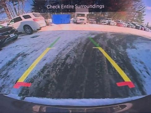 Used 2023 Chrysler Pacifica Touring-L image 25