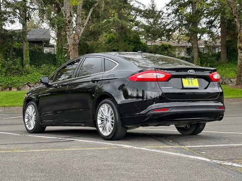 Used 2016 Ford Fusion SE w/ Equipment Group 202A FWD image 3