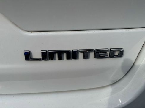Used 2024 Jeep Grand Cherokee Limited AWD/4WD image 27