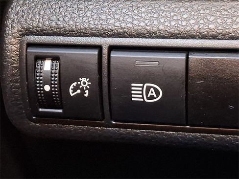 Used 2022 Toyota Corolla LE image 23