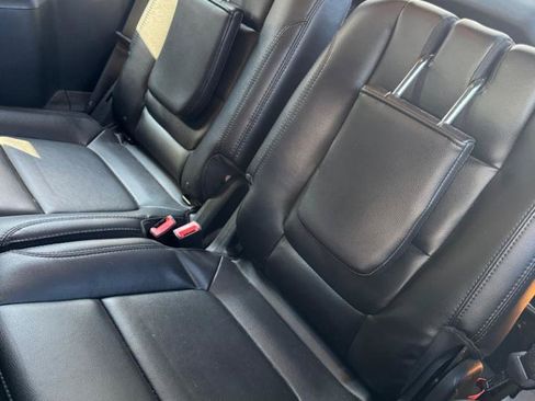 Used 2018 Ford Explorer XLT w/ Equipment Group 202A AWD/4WD image 9