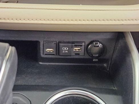 Used 2020 Toyota Highlander XLE AWD/4WD image 22