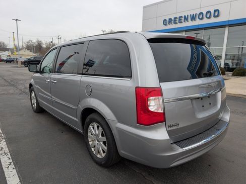 Used 2015 Chrysler Town & Country Touring w/ Driver Convenience Group image 3