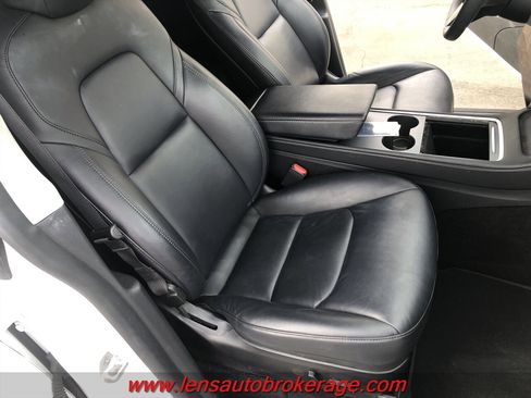 Used 2021 Tesla Model Y Performance image 17