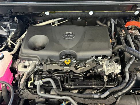 Used 2025 Toyota RAV4 LE image 30