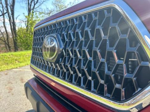 Used 2019 Toyota Tacoma TRD Off-Road AWD/4WD image 30