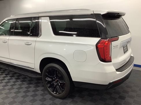 Used 2023 GMC Yukon XL SLT image 3