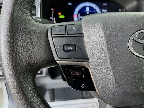 Used 2025 Toyota Camry LE w/ Convenience Package FWD image 14
