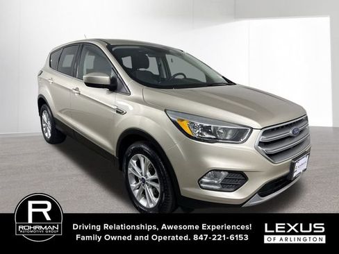 Used 2017 Ford Escape SE image 3