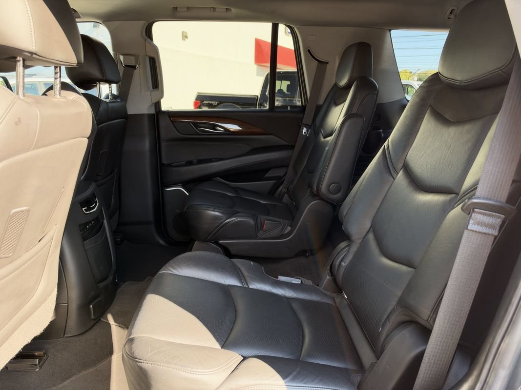 Used 2019 Cadillac Escalade Luxury AWD/4WD image 13