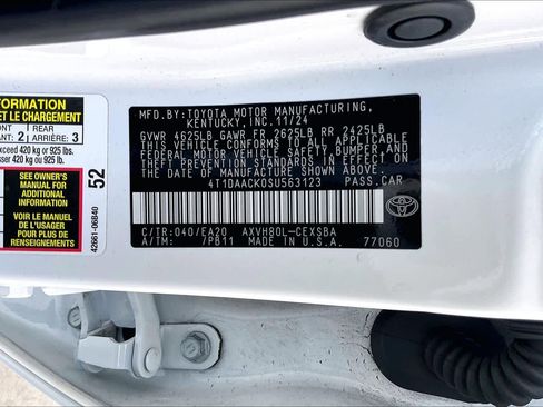 Used 2025 Toyota Camry SE image 35