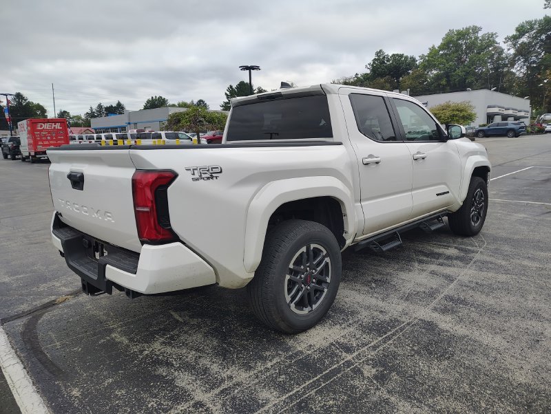 Used 2024 Toyota Tacoma TRD Sport AWD/4WD image 5