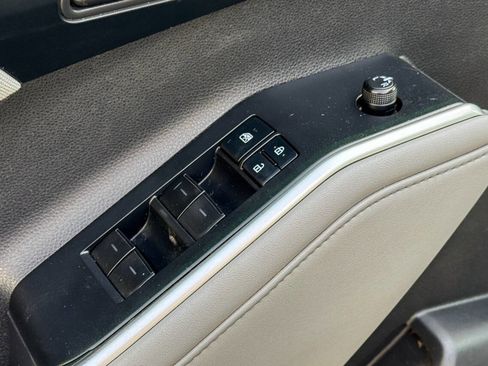 Used 2020 Toyota Highlander LE image 24