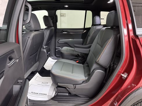 New 2025 GMC Acadia AT4 w/ Luxury Package image 38