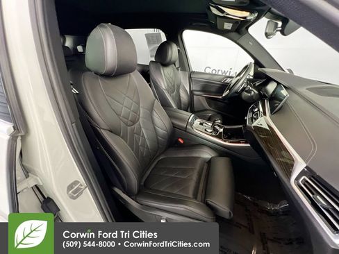Used 2023 BMW X5 xDrive40i AWD/4WD image 17