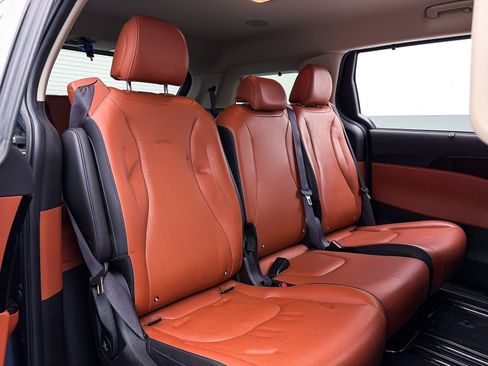 Used 2022 Kia Carnival SX image 38