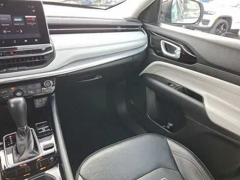 Certified 2022 Jeep Compass Limited w/ Sun and Sound Group image 17