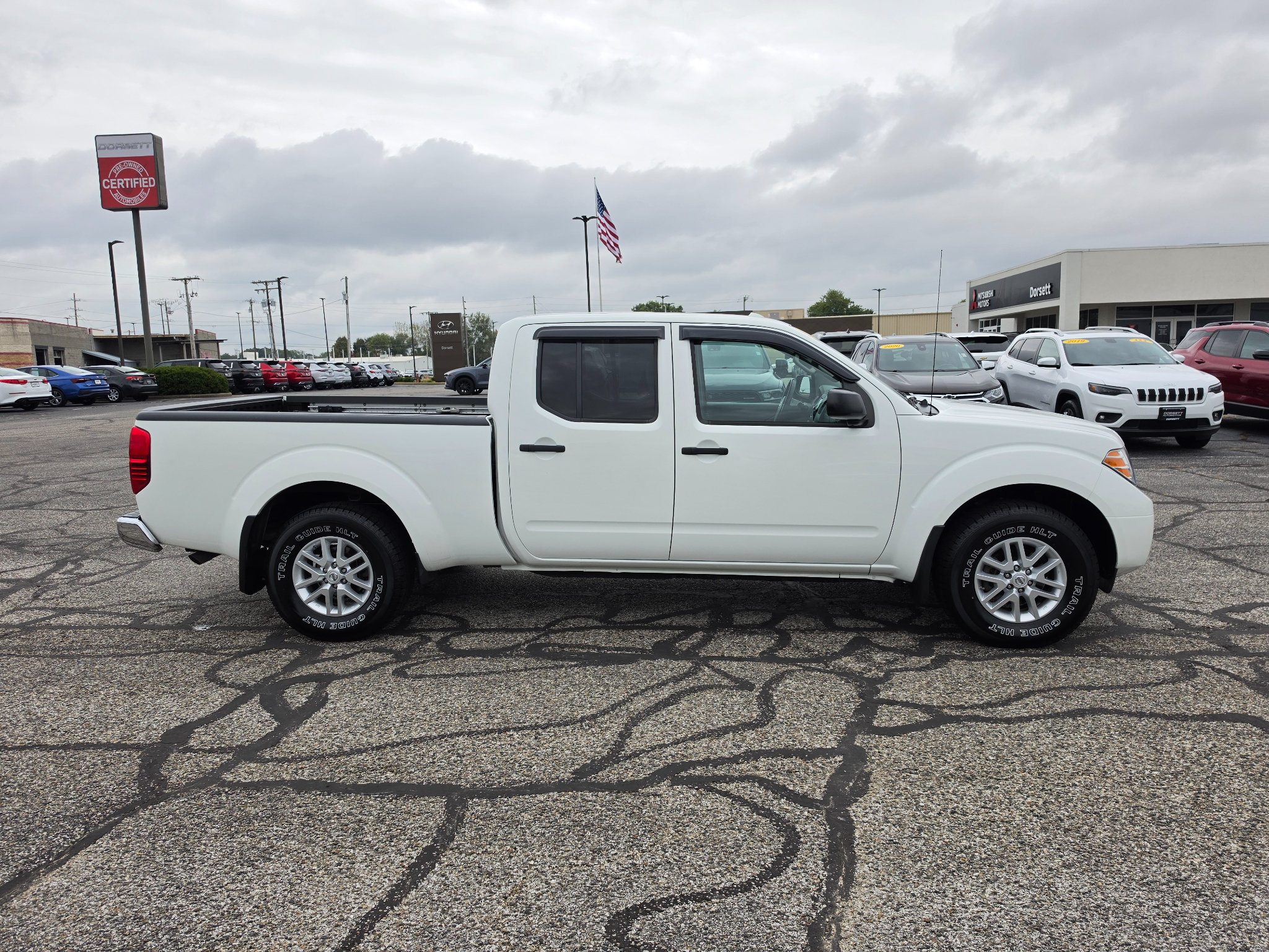 Used 2017 Nissan Frontier SV w/ SV Value Truck Package AWD/4WD image 5